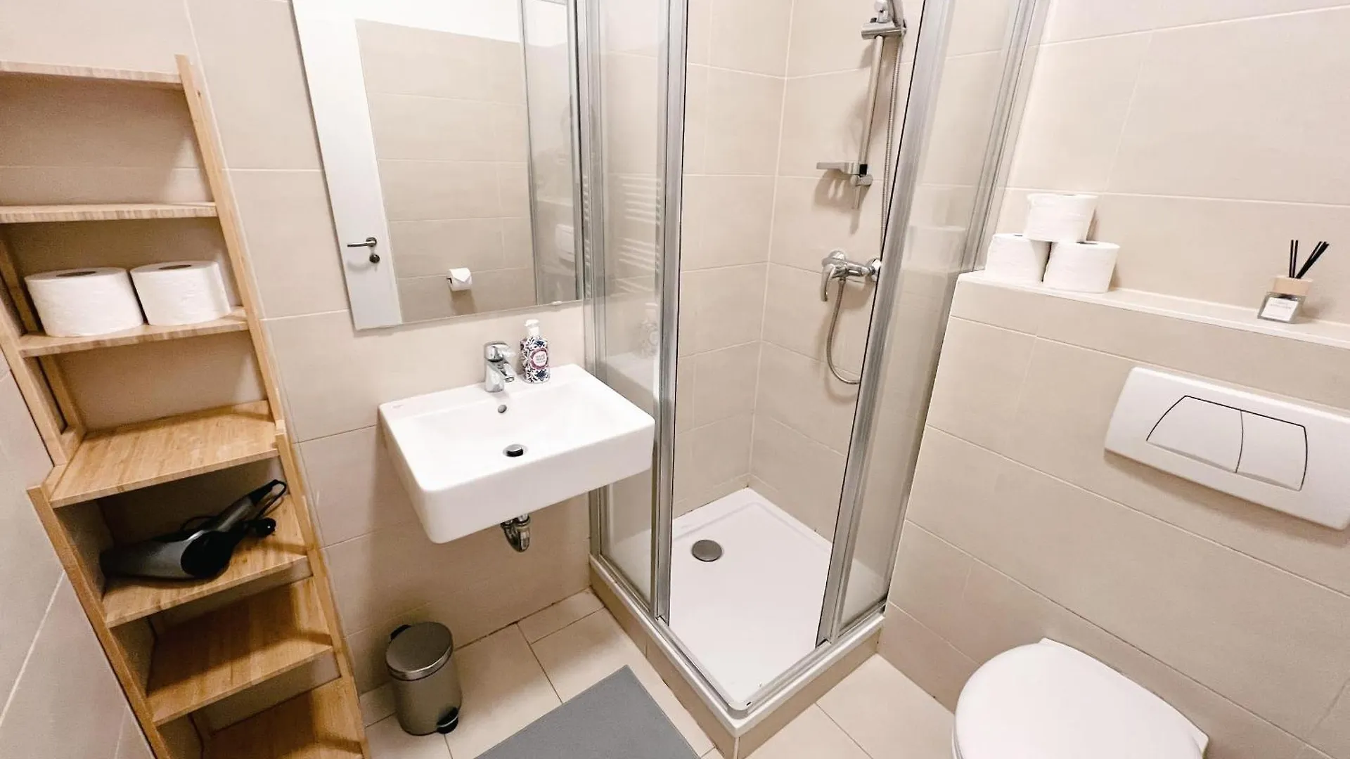 Family & Friends Apartment At Stadthalle Viena