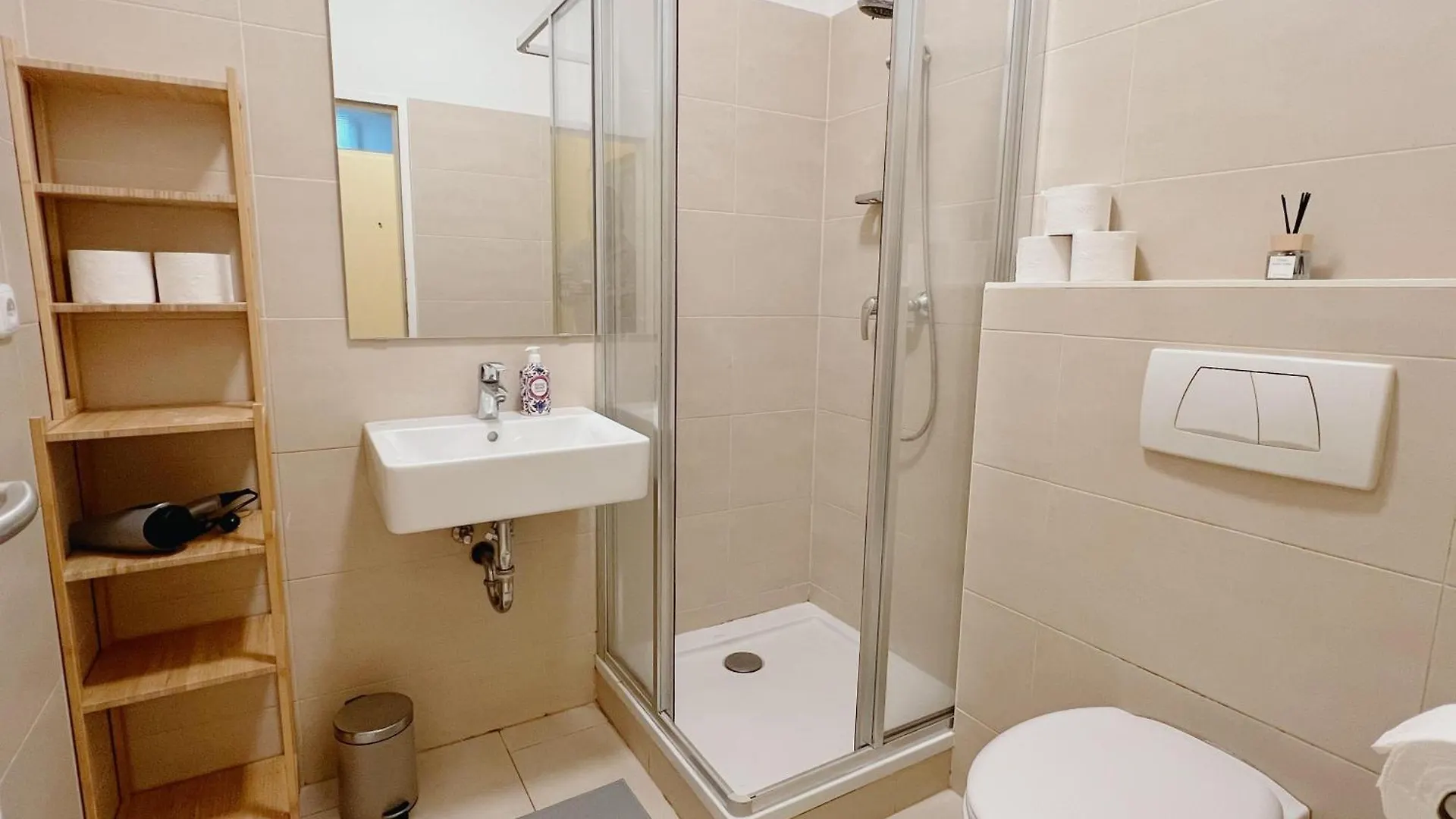 Family & Friends Apartment At Stadthalle Viena Austria